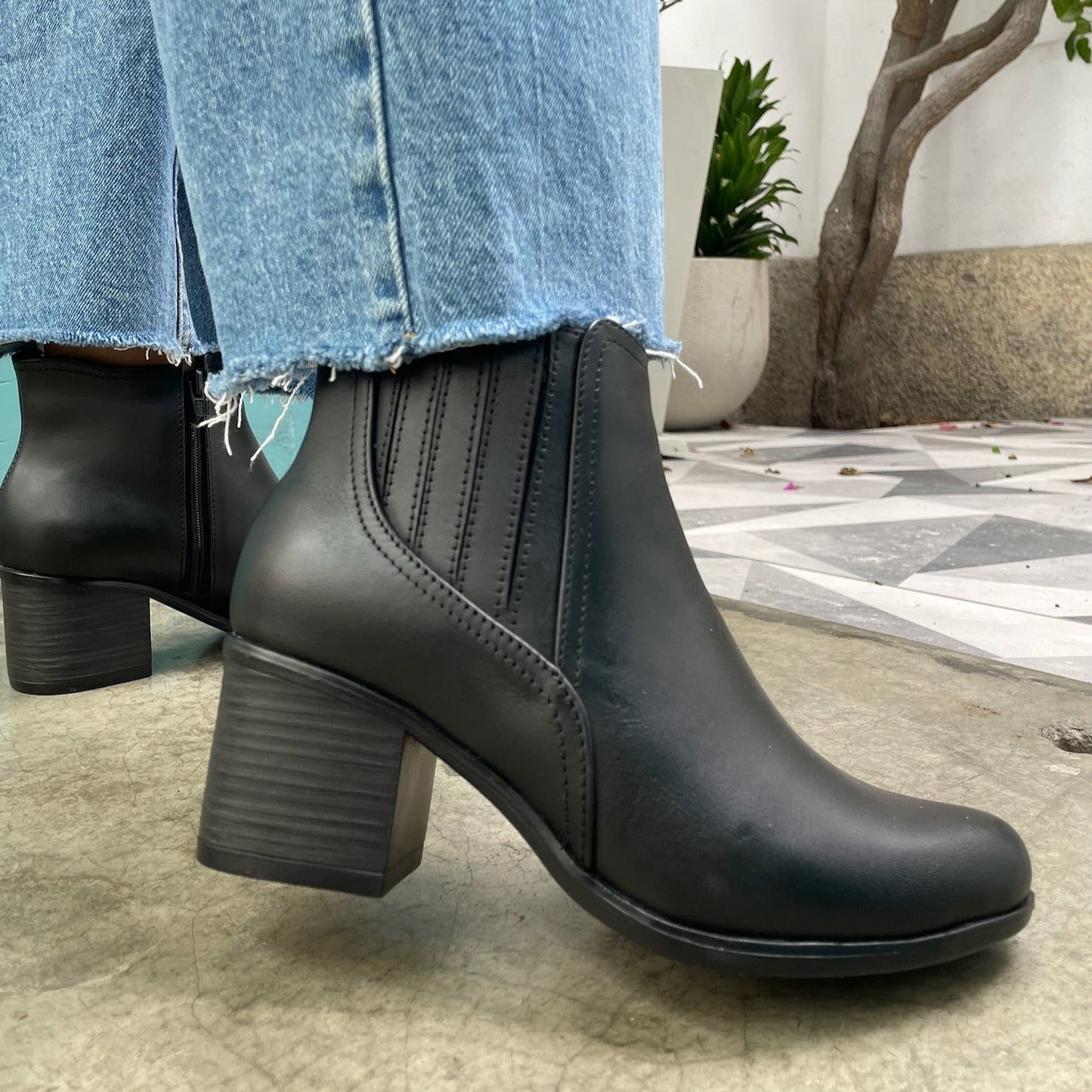 Botines Isa con elastico - Negro